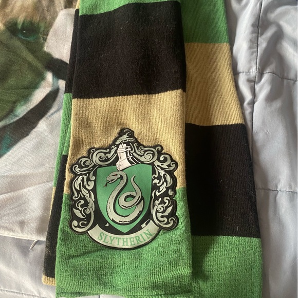 Drako Malloy blanket, pillow case and scarf (slitheran) - Picture 2 of 4